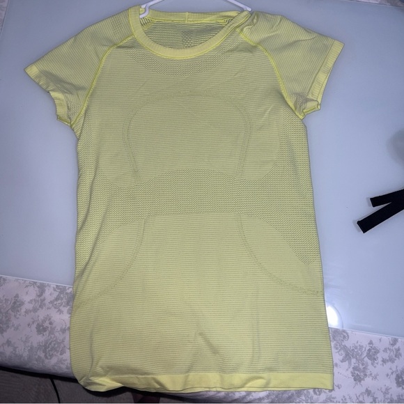 Lululemon Swiftly Tech size 8 - Picture 1 of 3